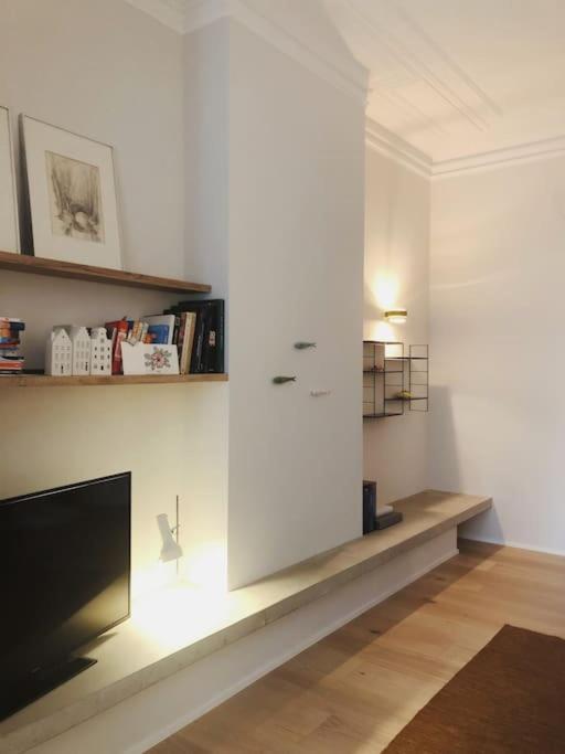 Comfortable Flat Close To Flagey Apartment