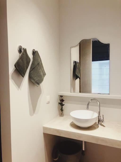 Comfortable Flat Close To Flagey Lejlighed