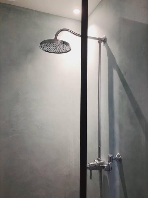 Comfortable Flat Close To Flagey Apartment *